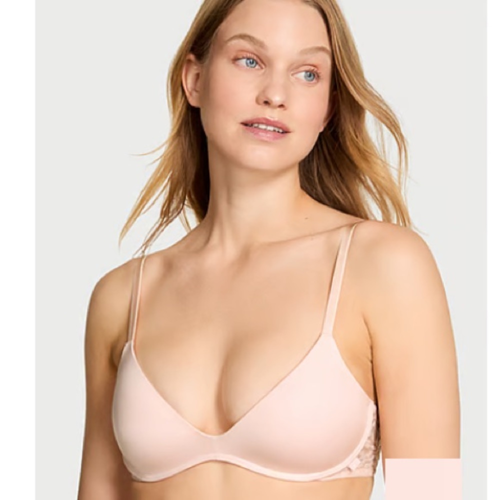NWOT Victoria’s Secret Sexy Tee Smooth Lacie Wireless push-up bra